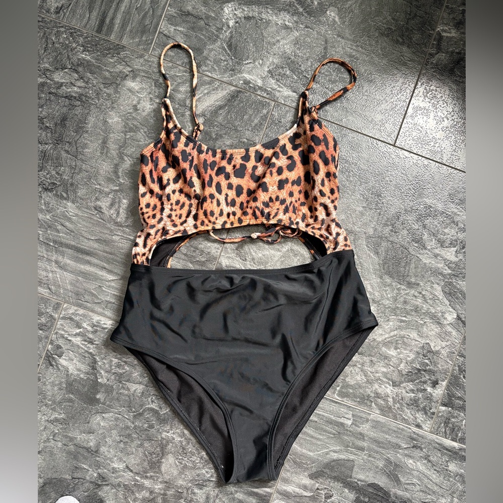 L Leopard Print One-Piece Swimsuit